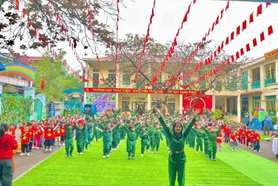 Hoạt động trải nghiệm: Bé làm chú bộ đội